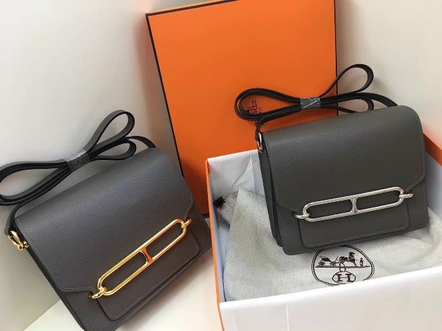 Dù cho xu hướng thời có thay đổi theo thời gian thì việc sở hữu những phụ kiện sẽ không bao giờ khiến bạn bị lỗi mốt. Những phụ kiện được xem là công cụ khiến phái đẹp trông lộng lẫy hơn!