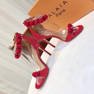 Giầy là bạn thân thiết đối với chúng ta trên mỗi chặng đường