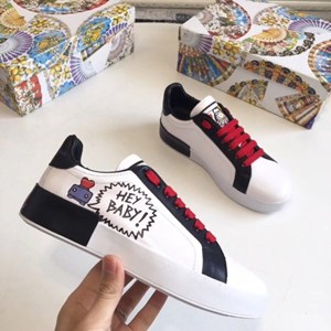 Giầy là bạn thân thiết đối với chúng ta trên mỗi chặng đường