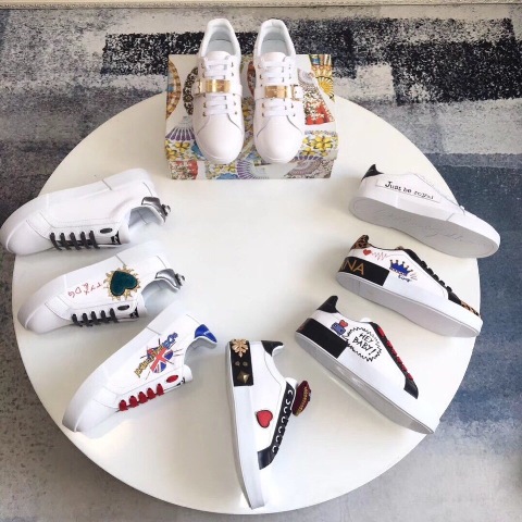 Giầy là bạn thân thiết đối với chúng ta trên mỗi chặng đường