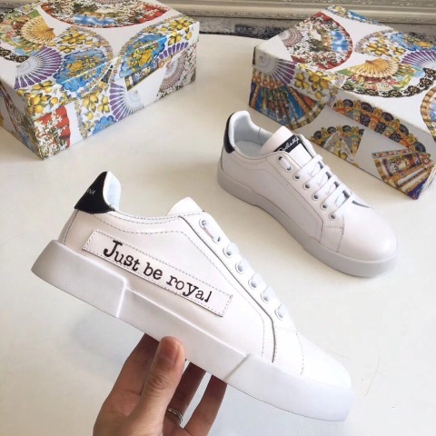 Giầy là bạn thân thiết đối với chúng ta trên mỗi chặng đường