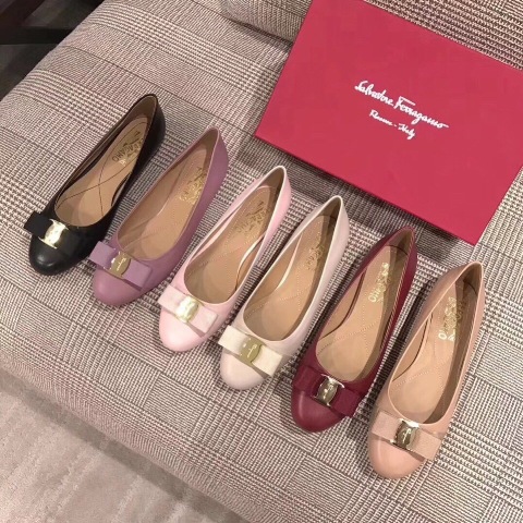 Giầy là bạn thân thiết đối với chúng ta trên mỗi chặng đường