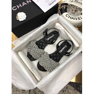 Áo khoác đẹp không chỉ đủ ấm, che chở cơ thể trước cái giá lạnh cảu mùa thời trang thu đông