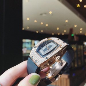 Túi không chỉ là phụ kiện mà nó còn thể hiện phong cách, cá tính của từng người