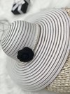 Khăn không chỉ để giữ ấm mà còn là phụ kiện giúp những người Phụ Nữ duyên dáng hơn