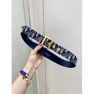 Nếu muốn trở nên thật sành điệu và thời trang thì bạn đừng quên những món phụ kiện hot trend này nhé.