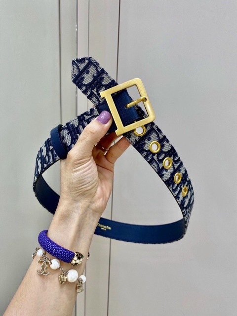 Nếu muốn trở nên thật sành điệu và thời trang thì bạn đừng quên những món phụ kiện hot trend này nhé.