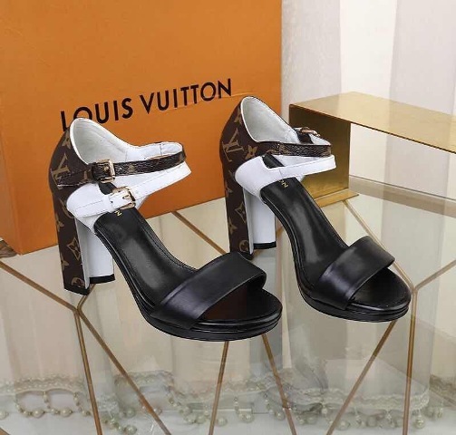 Phụ kiện thời trang là món đồ không thể thiếu đối với Phụ nữ