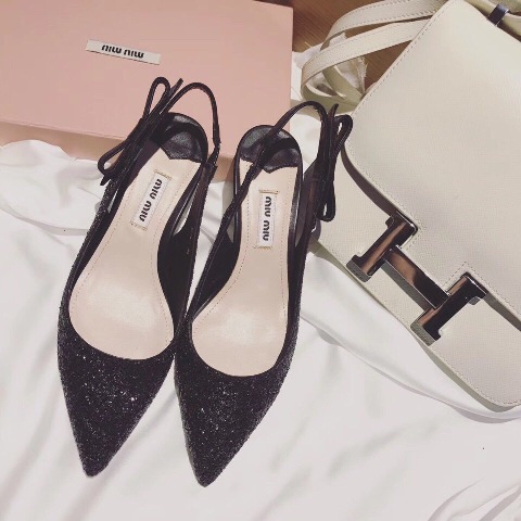 Kính không chỉ đơn thuần là một phụ kiện thời trang mà còn là vật dụng bảo vệ sức khỏe