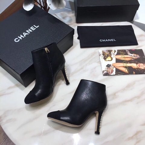 Kính không chỉ đơn thuần là một phụ kiện thời trang mà còn là vật dụng bảo vệ sức khỏe