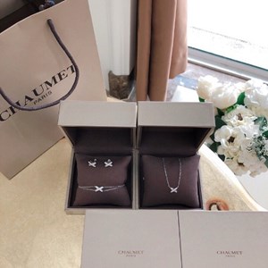 Giầy là bạn thân thiết đối với chúng ta trên mỗi chặng đường