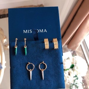 Giầy là bạn thân thiết đối với chúng ta trên mỗi chặng đường