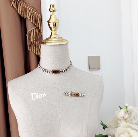 Với kiểu váy này bạn có thể diện đi làm, đi chơi hoặc đi dự tiệc trong mùa hè nhé.