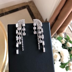 Giầy là bạn thân thiết đối với chúng ta trên mỗi chặng đường