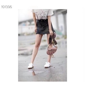 Với kiểu váy này bạn có thể diện đi làm, đi chơi hoặc đi dự tiệc