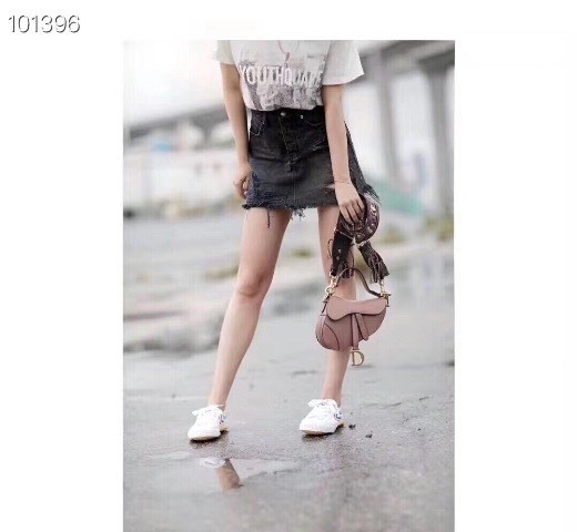 Với kiểu váy này bạn có thể diện đi làm, đi chơi hoặc đi dự tiệc