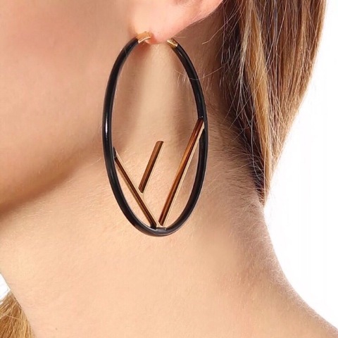 KHUYÊN TAI FENDI HOT 