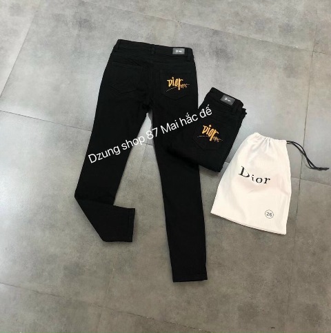  Quần jeans luôn có chỗ đứng trong xu hướng thời trang ở mọi thời kì