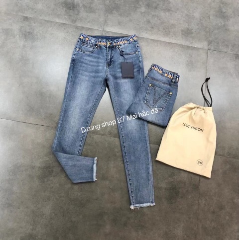  Quần jeans luôn có chỗ đứng trong xu hướng thời trang ở mọi thời kì