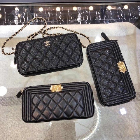 Giầy là bạn thân thiết đối với chúng ta trên mỗi chặng đường