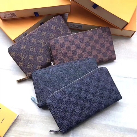 Giầy là bạn thân thiết đối với chúng ta trên mỗi chặng đường