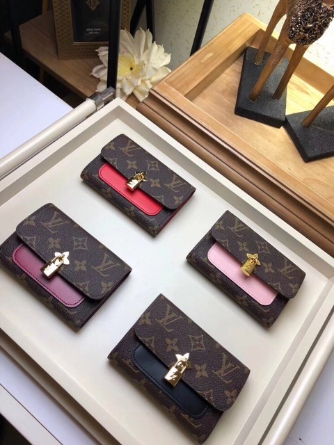 Giầy là bạn thân thiết đối với chúng ta trên mỗi chặng đường