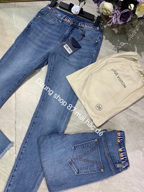  Quần jeans luôn có chỗ đứng trong xu hướng thời trang ở mọi thời kì