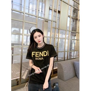 Áo thun cộc tay món đồ quen thuộc vào mùa hè với tất cả các cô gái. Với những cách phối đồ cùng chiếc áo này dưới đây sẽ giúp các nàng thêm tự tin, năng động đón hè.