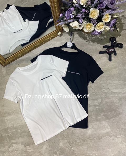 Áo thun cộc tay món đồ quen thuộc vào mùa hè với tất cả các cô gái. Với những cách phối đồ cùng chiếc áo này dưới đây sẽ giúp các nàng thêm tự tin, năng động đón hè.
