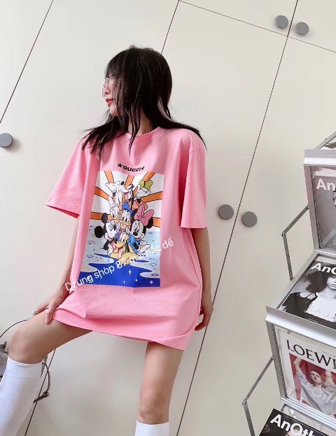 Áo thun cộc tay món đồ quen thuộc vào mùa hè với tất cả các cô gái. Với những cách phối đồ cùng chiếc áo phông này dưới đây sẽ giúp các nàng thêm tự tin, năng động đón hè.