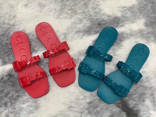 Giày cao gót là phụ kiện thần kỳ của phái đẹp. Một cô gái khi mang giày cao gót trông sẽ thêm phần quyến rũ và cuốn hút.