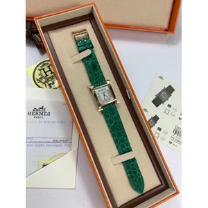 Thời gian này nhắc nhớ chúng ta về tác dụng và ý nghĩa sâu xa của những cỗ máy chỉ giờ. Nó sẽ nhắc bạn đúng giờ, hiện hữu trước mắt bạn, cho bạn thấy mỗi giây trôi qua kim giây lại nhảy một nấc, 