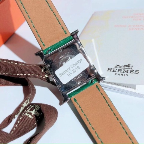 Thời gian này nhắc nhớ chúng ta về tác dụng và ý nghĩa sâu xa của những cỗ máy chỉ giờ. Nó sẽ nhắc bạn đúng giờ, hiện hữu trước mắt bạn, cho bạn thấy mỗi giây trôi qua kim giây lại nhảy một nấc, 