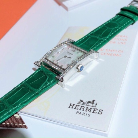 Thời gian này nhắc nhớ chúng ta về tác dụng và ý nghĩa sâu xa của những cỗ máy chỉ giờ. Nó sẽ nhắc bạn đúng giờ, hiện hữu trước mắt bạn, cho bạn thấy mỗi giây trôi qua kim giây lại nhảy một nấc, 