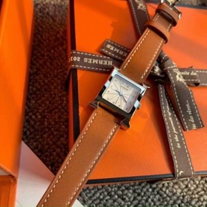 Giầy là bạn thân thiết đối với chúng ta trên mỗi chặng đường