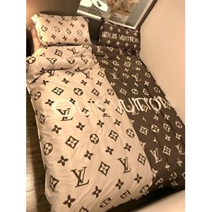 Giầy là bạn thân thiết đối với chúng ta trên mỗi chặng đường