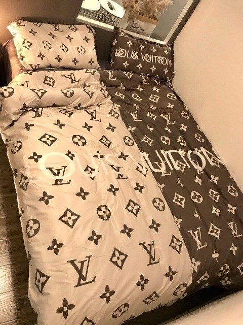 Giầy là bạn thân thiết đối với chúng ta trên mỗi chặng đường