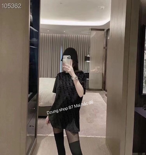 Áo thun cộc tay món đồ quen thuộc vào mùa hè với tất cả các cô gái. Với những cách phối đồ cùng chiếc áo này dưới đây sẽ giúp các nàng thêm tự tin, năng động đón hè.