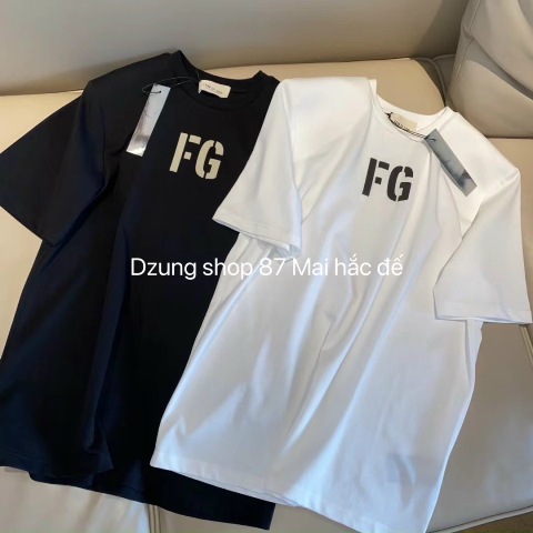 Áo thun cộc tay món đồ quen thuộc vào mùa hè với tất cả các cô gái. Với những cách phối đồ cùng chiếc áo này dưới đây sẽ giúp các nàng thêm tự tin, năng động đón hè.