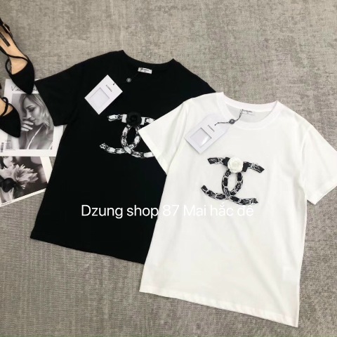 Áo thun cộc tay món đồ quen thuộc vào mùa hè với tất cả các cô gái. Với những cách phối đồ cùng chiếc áo này dưới đây sẽ giúp các nàng thêm tự tin, năng động đón hè.