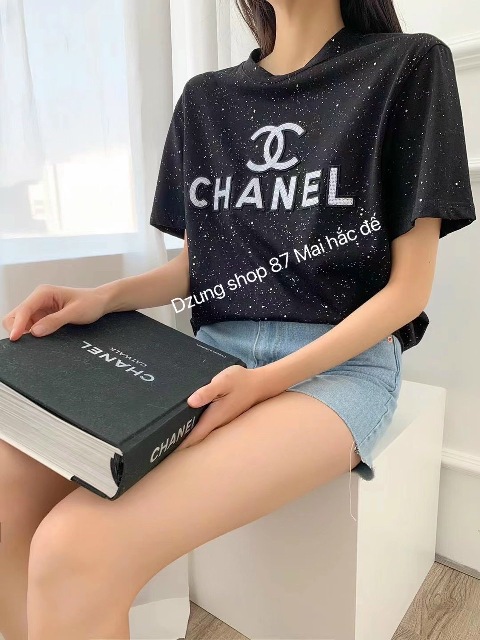 Áo thun cộc tay món đồ quen thuộc vào mùa hè với tất cả các cô gái. Với những cách phối đồ cùng chiếc áo này dưới đây sẽ giúp các nàng thêm tự tin, năng động đón hè.