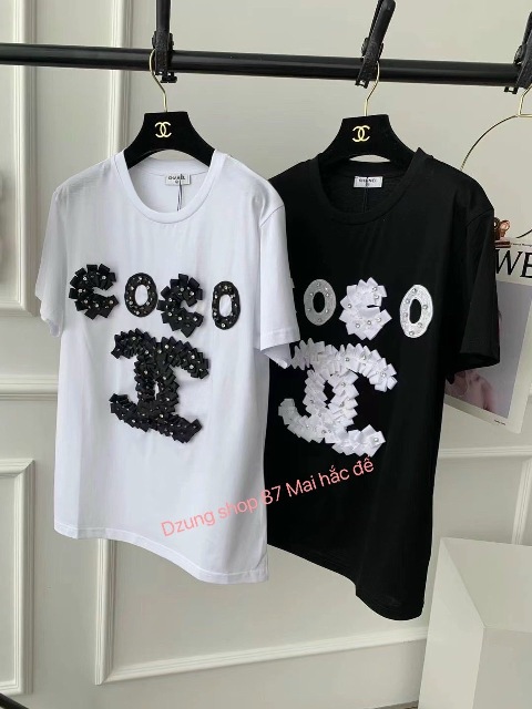 Áo thun cộc tay món đồ quen thuộc vào mùa hè với tất cả các cô gái. Với những cách phối đồ cùng chiếc áo này dưới đây sẽ giúp các nàng thêm tự tin, năng động đón hè.