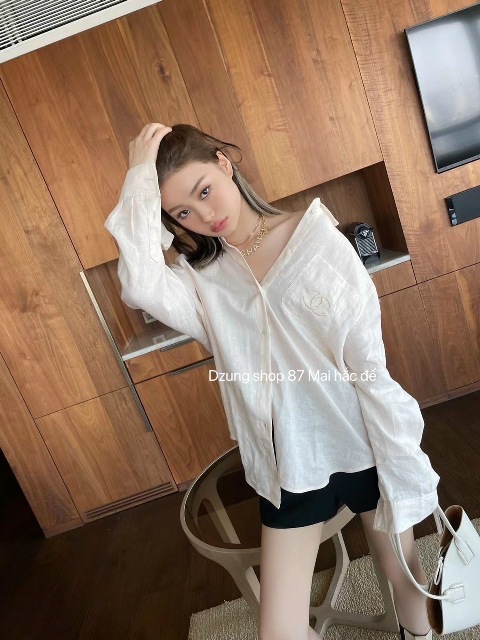 Áo sơ mi  tuy đơn giản nhưng lại mang nhiều ý nghĩa sâu sắc trong mỗi trường hợp khác nhau, những ý nghĩa đó đều để lại ấn tượng đối với cả người mặc lẫn người ngắm.