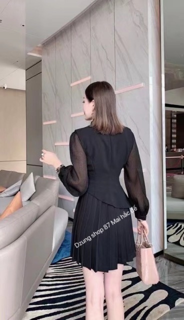 Dẫn đầu xu hướng thời trang mới nhất, Dzung mang đến bộ sưu tập thời trang đằng cấp hàng đầu. Sang trọng và thanh lịch, tối giản nhưng không đơn điệu 