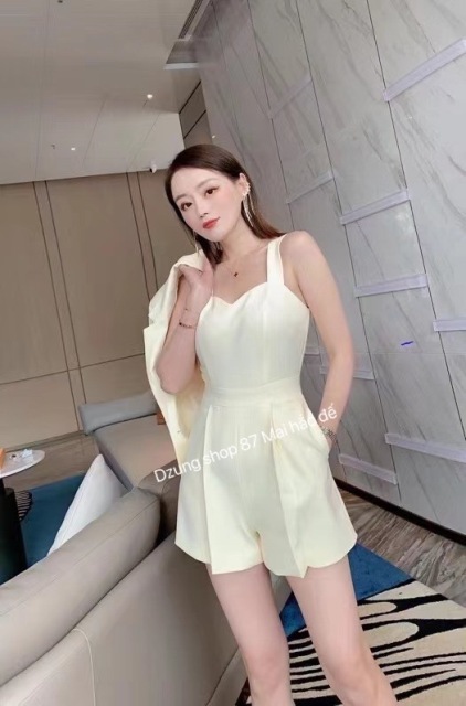 Dẫn đầu xu hướng thời trang mới nhất, Dzung mang đến bộ sưu tập thời trang đằng cấp hàng đầu. Sang trọng và thanh lịch, tối giản nhưng không đơn điệu 