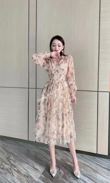 Dẫn đầu xu hướng thời trang mới nhất, Dzung mang đến bộ sưu tập thời trang đằng cấp hàng đầu. Sang trọng và thanh lịch, tối giản nhưng không đơn điệu 