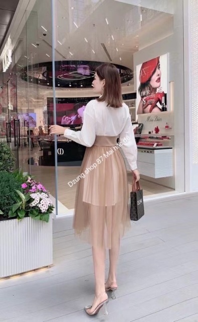 Dẫn đầu xu hướng thời trang mới nhất, Dzung mang đến bộ sưu tập thời trang đằng cấp hàng đầu. Sang trọng và thanh lịch, tối giản nhưng không đơn điệu 