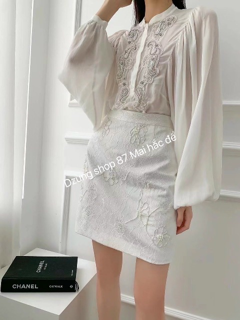 Dẫn đầu xu hướng thời trang mới nhất, Dzung mang đến bộ sưu tập thời trang đằng cấp hàng đầu. Sang trọng và thanh lịch, tối giản nhưng không đơn điệu 