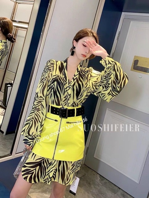 Dẫn đầu xu hướng thời trang mới nhất, Dzung mang đến bộ sưu tập thời trang đằng cấp hàng đầu. Sang trọng và thanh lịch, tối giản nhưng không đơn điệu 