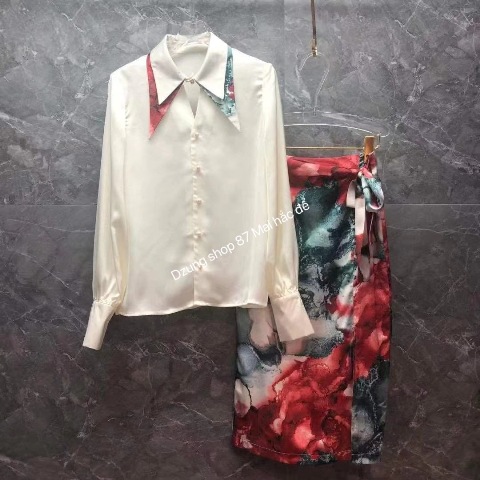 Dẫn đầu xu hướng thời trang mới nhất, Dzung mang đến bộ sưu tập thời trang đằng cấp hàng đầu. Sang trọng và thanh lịch, tối giản nhưng không đơn điệu 